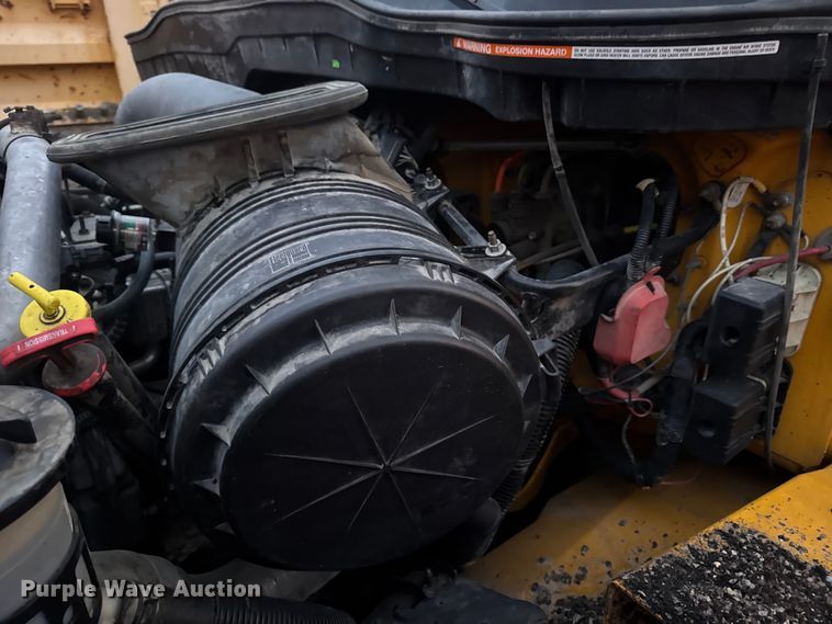 image for item DO2404 2008 International WorkStar 7300 oil distributor truck