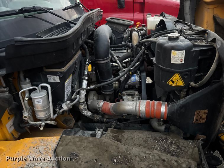 image for item DO2404 2008 International WorkStar 7300 oil distributor truck