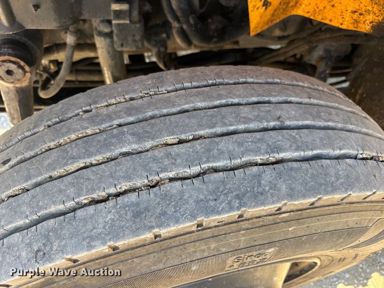 image for item DO2404 2008 International WorkStar 7300 oil distributor truck