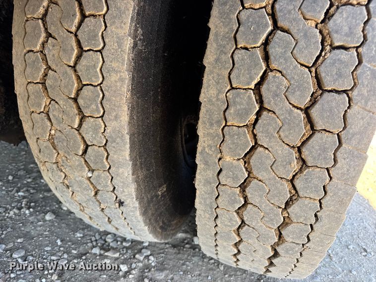 image for item DO2404 2008 International WorkStar 7300 oil distributor truck