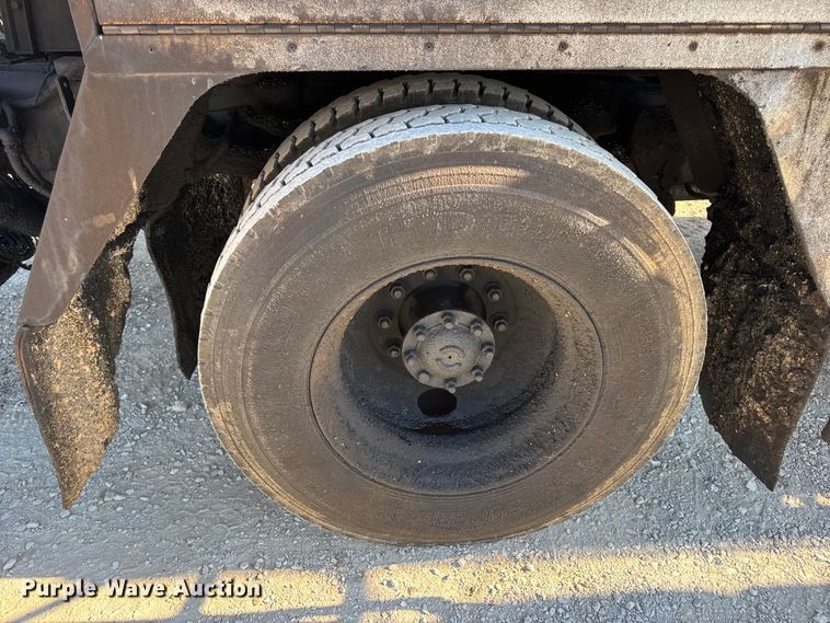 image for item DO2404 2008 International WorkStar 7300 oil distributor truck