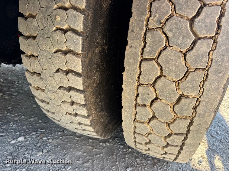 image for item DO2404 2008 International WorkStar 7300 oil distributor truck