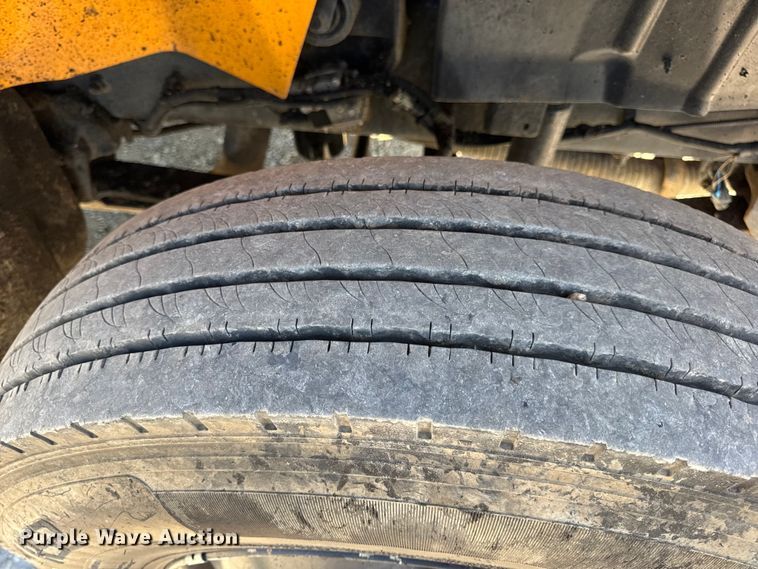 image for item DO2404 2008 International WorkStar 7300 oil distributor truck