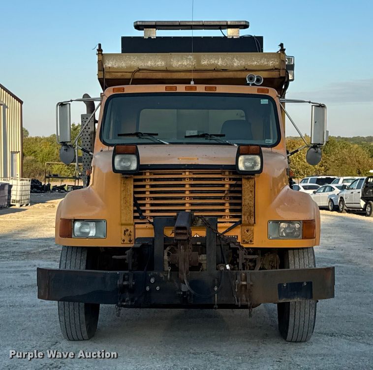 image for item DO2413 2001 International 4900 dump truck