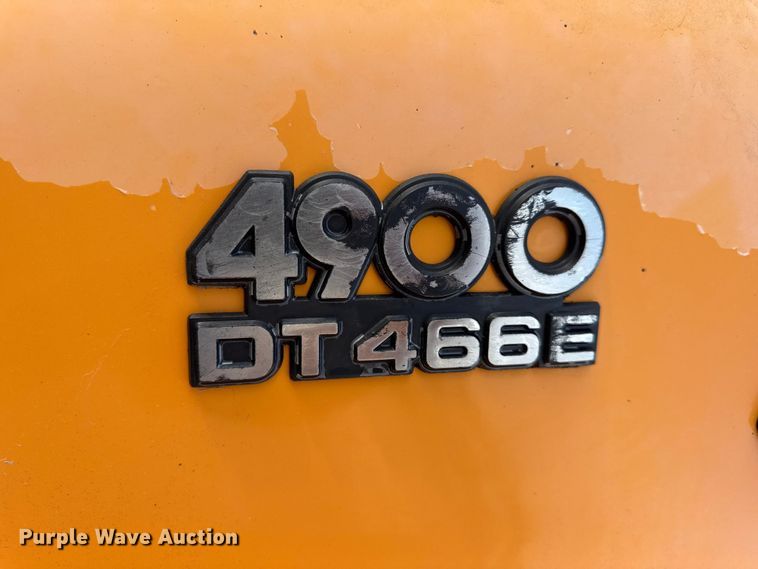 image for item DO2413 2001 International 4900 dump truck