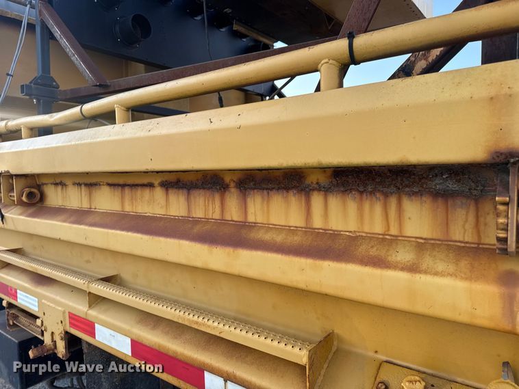 image for item DO2413 2001 International 4900 dump truck