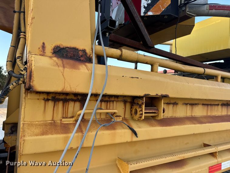 image for item DO2413 2001 International 4900 dump truck