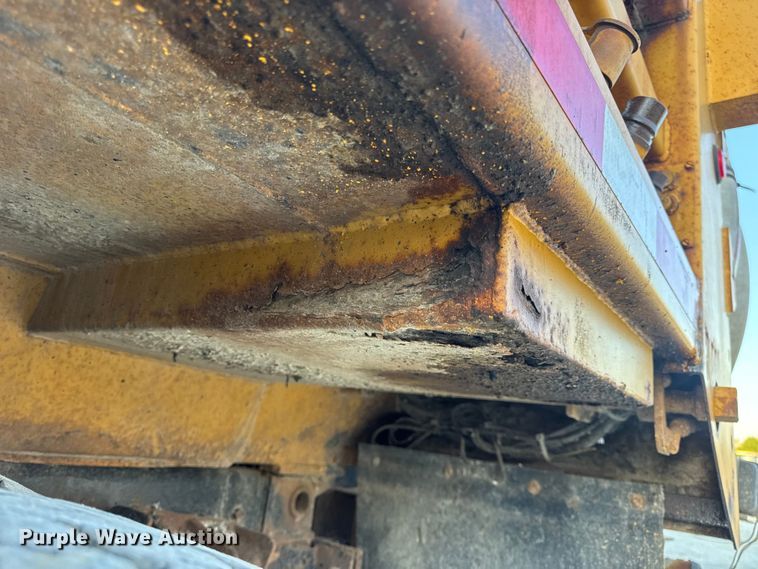 image for item DO2413 2001 International 4900 dump truck