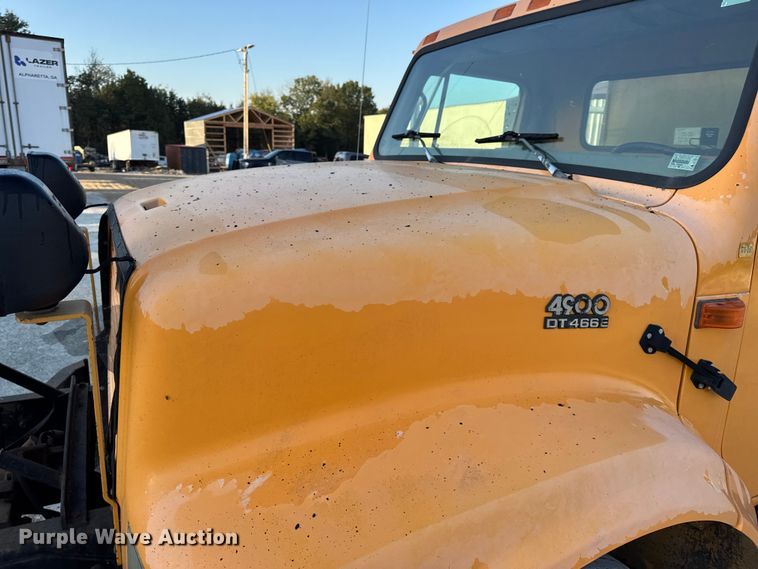 image for item DO2413 2001 International 4900 dump truck