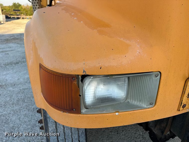 image for item DO2413 2001 International 4900 dump truck