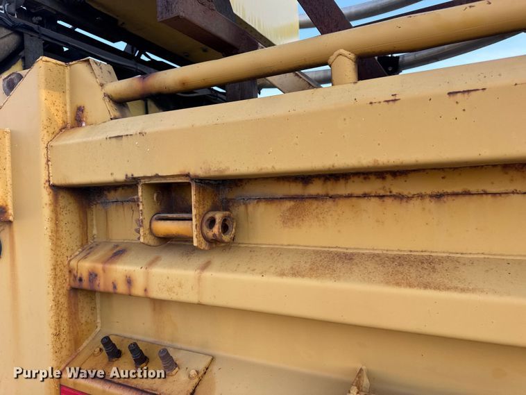 image for item DO2413 2001 International 4900 dump truck