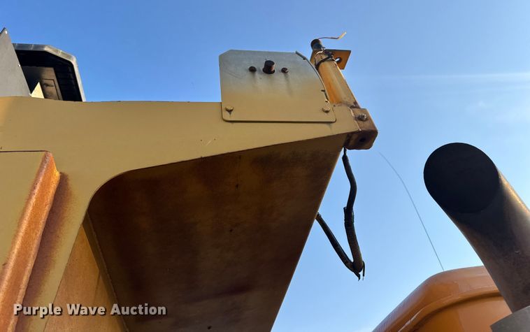 image for item DO2413 2001 International 4900 dump truck