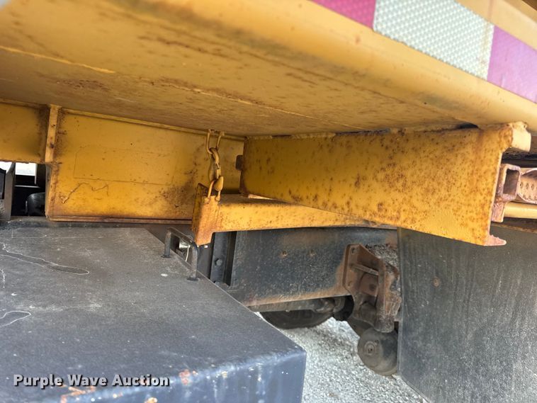 image for item DO2413 2001 International 4900 dump truck