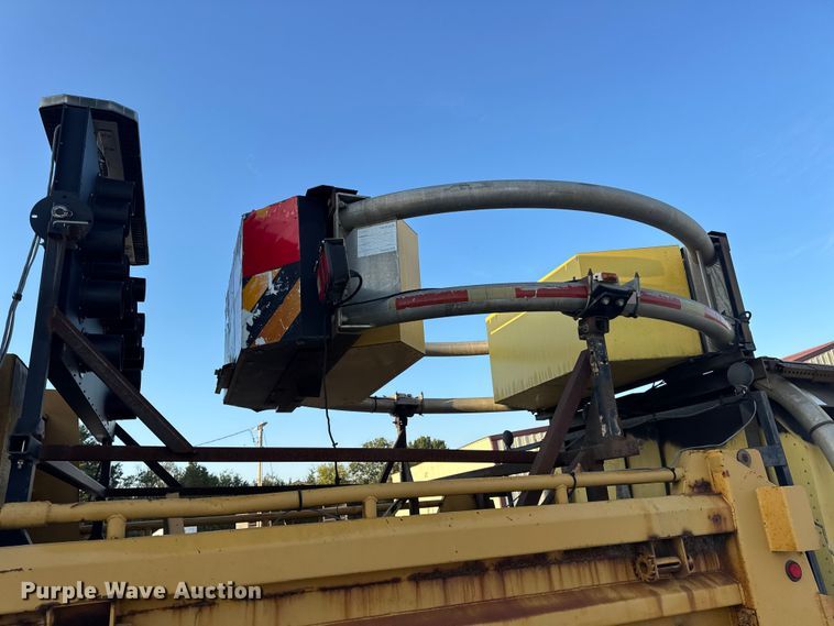 image for item DO2413 2001 International 4900 dump truck