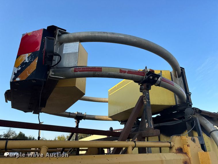 image for item DO2413 2001 International 4900 dump truck