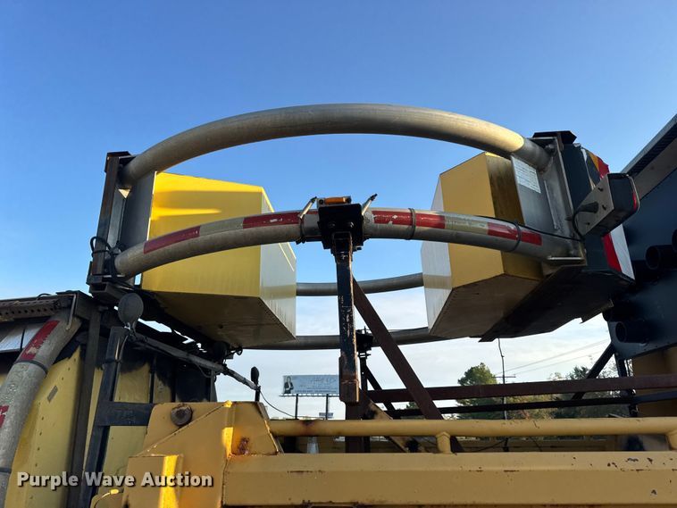 image for item DO2413 2001 International 4900 dump truck