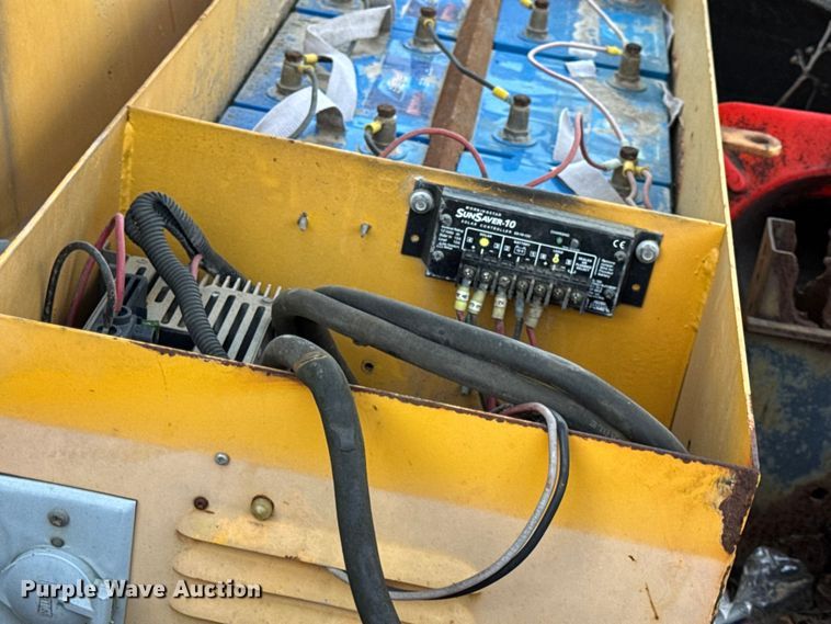 image for item DO2413 2001 International 4900 dump truck