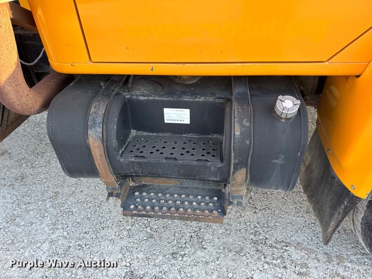 image for item DO2413 2001 International 4900 dump truck