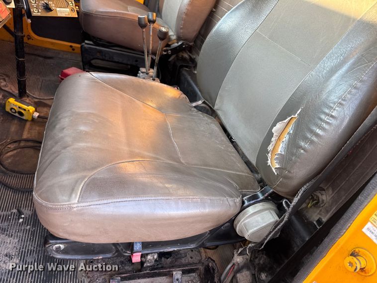 image for item DO2413 2001 International 4900 dump truck