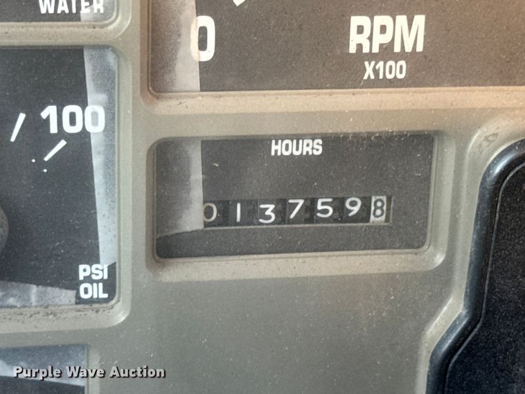 image for item DO2413 2001 International 4900 dump truck