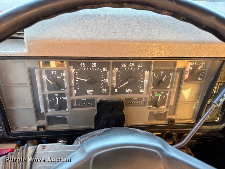 image for item DO2413 2001 International 4900 dump truck