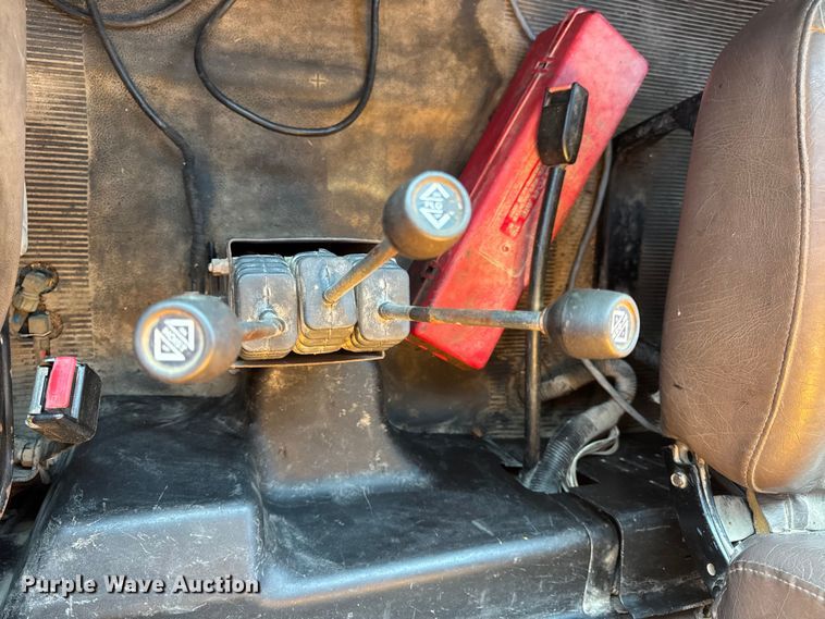 image for item DO2413 2001 International 4900 dump truck