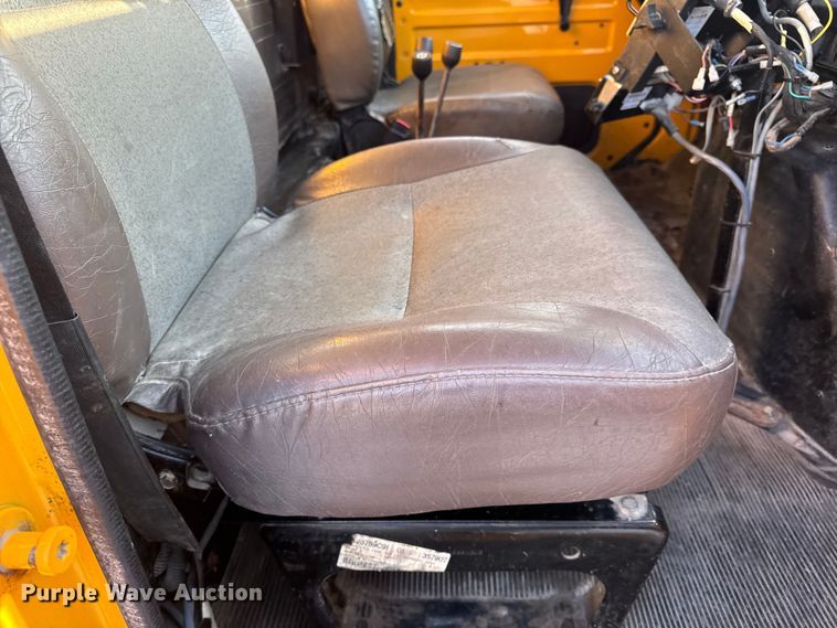 image for item DO2413 2001 International 4900 dump truck