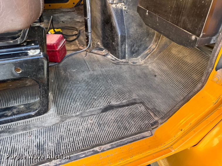 image for item DO2413 2001 International 4900 dump truck