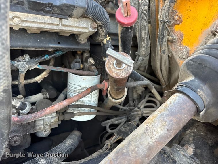 image for item DO2413 2001 International 4900 dump truck