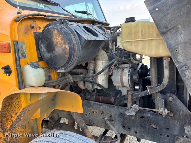 image for item DO2413 2001 International 4900 dump truck