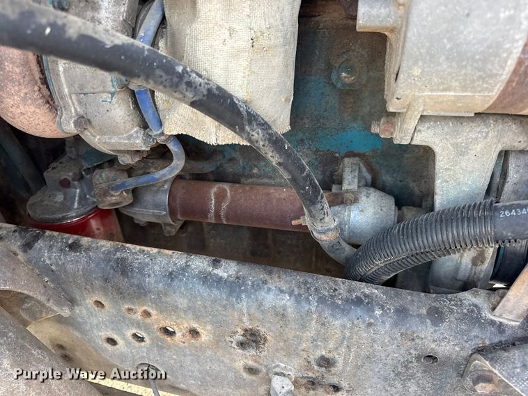 image for item DO2413 2001 International 4900 dump truck