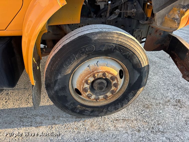 image for item DO2413 2001 International 4900 dump truck