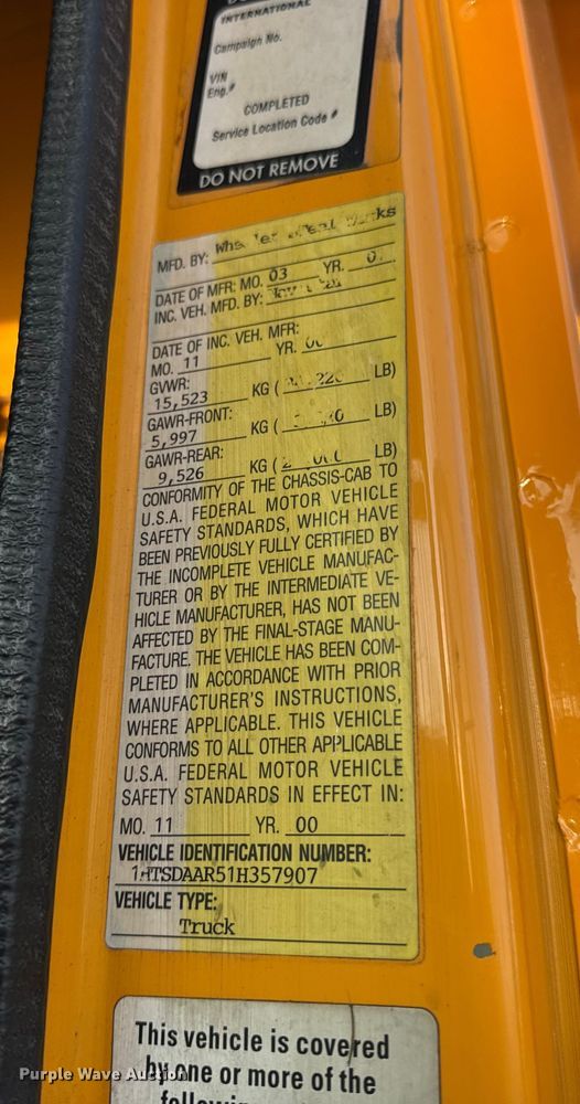 image for item DO2413 2001 International 4900 dump truck