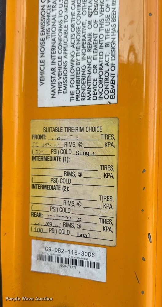 image for item DO2413 2001 International 4900 dump truck