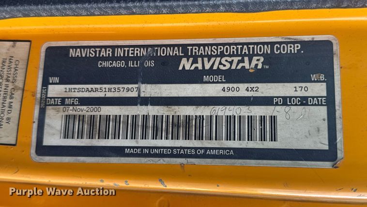 image for item DO2413 2001 International 4900 dump truck