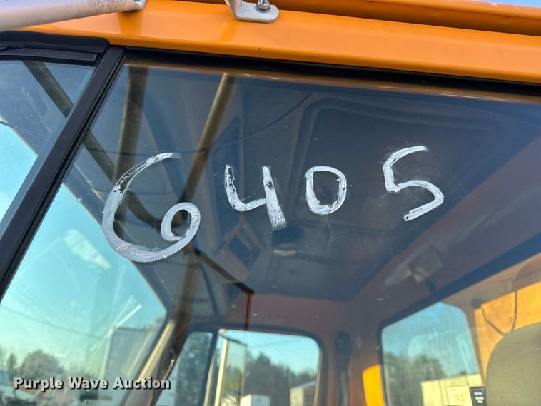 image for item DO2413 2001 International 4900 dump truck