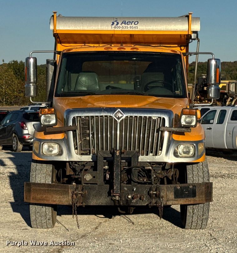 image for item DO2414 2005 International 7400 dump truck