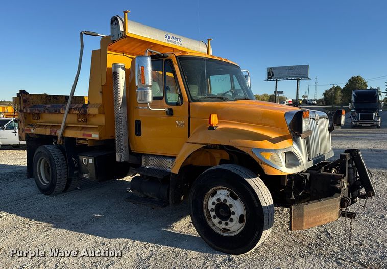 image for item DO2414 2005 International 7400 dump truck