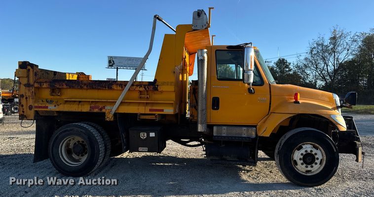 image for item DO2414 2005 International 7400 dump truck