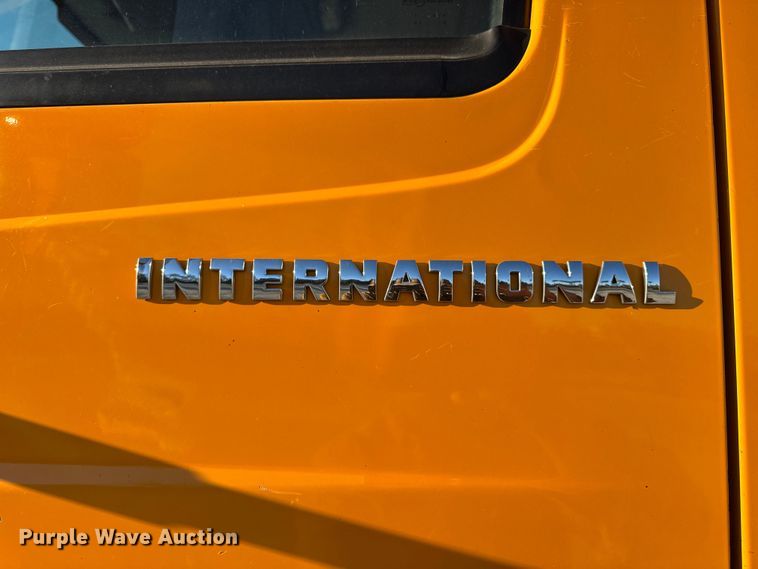 image for item DO2414 2005 International 7400 dump truck