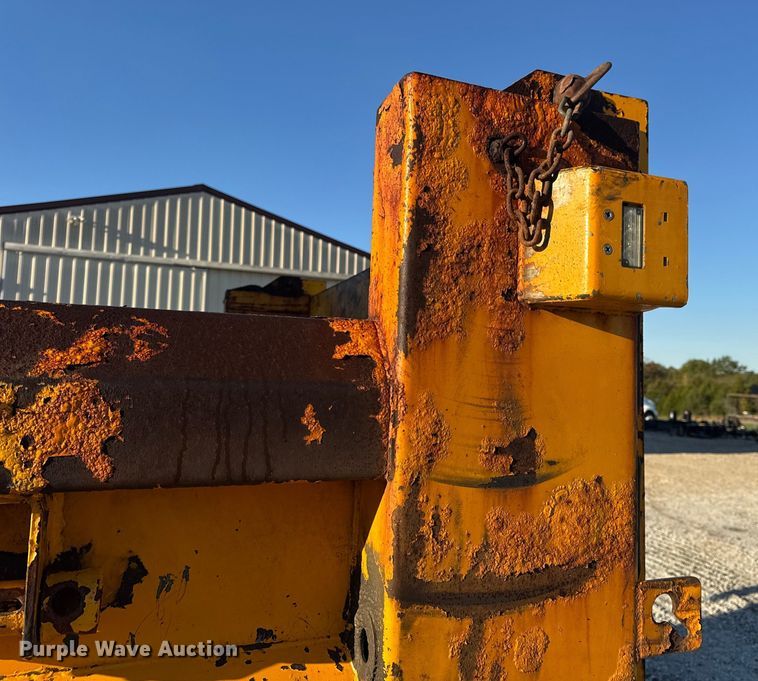 image for item DO2414 2005 International 7400 dump truck