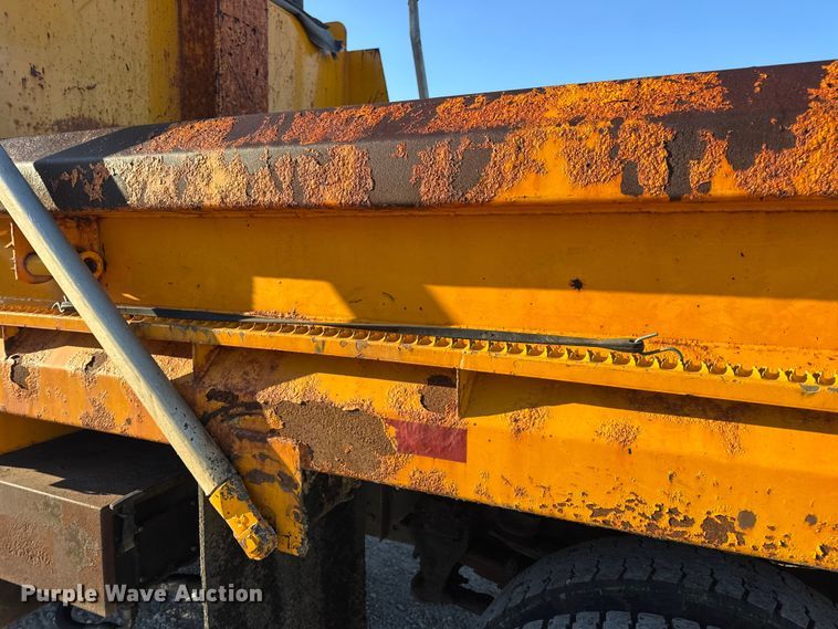 image for item DO2414 2005 International 7400 dump truck