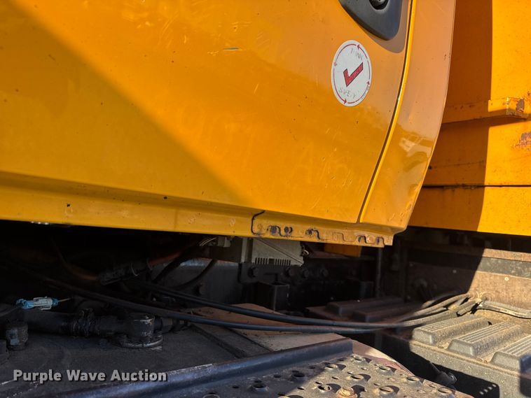 image for item DO2414 2005 International 7400 dump truck