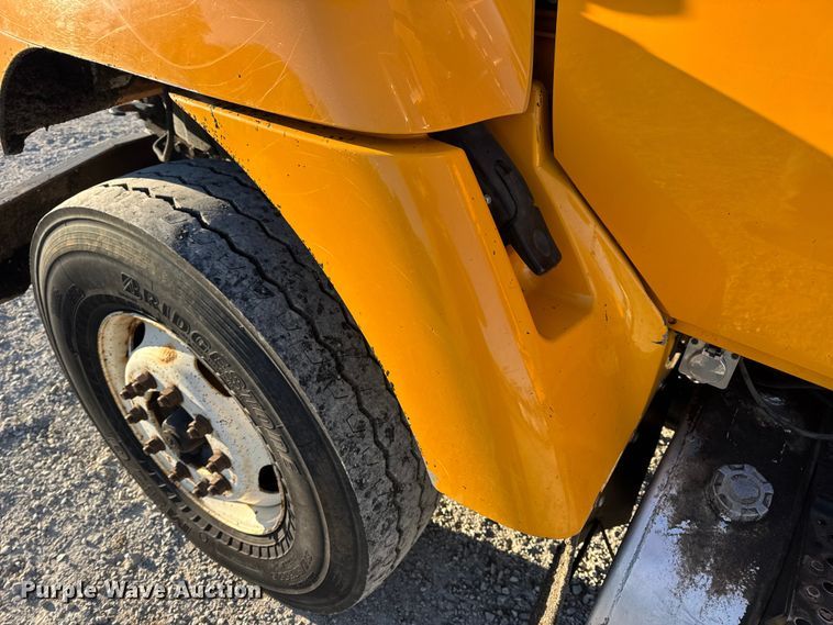 image for item DO2414 2005 International 7400 dump truck