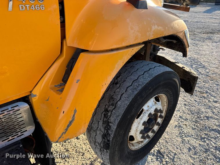 image for item DO2414 2005 International 7400 dump truck