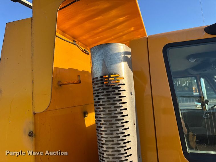 image for item DO2414 2005 International 7400 dump truck