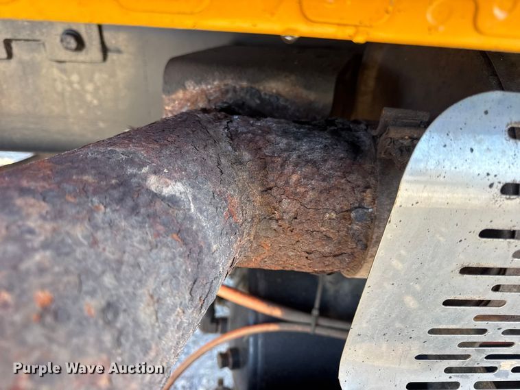 image for item DO2414 2005 International 7400 dump truck