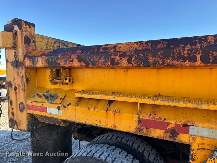 image for item DO2414 2005 International 7400 dump truck