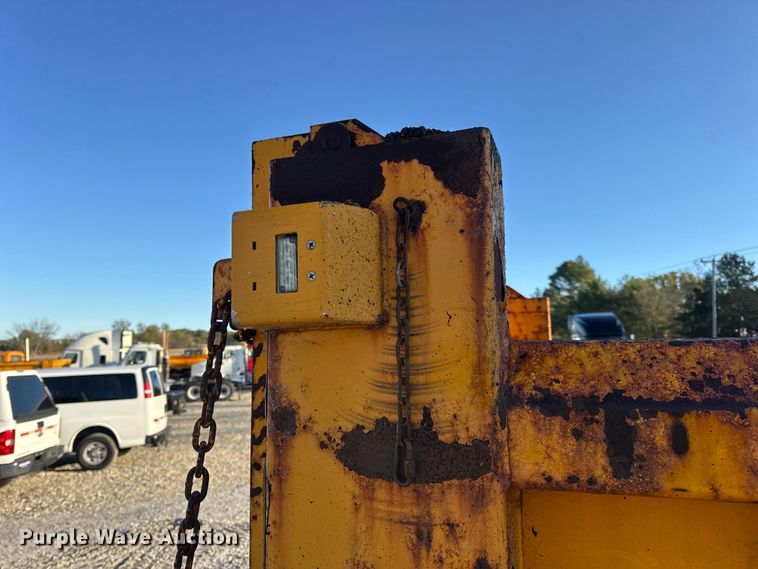 image for item DO2414 2005 International 7400 dump truck