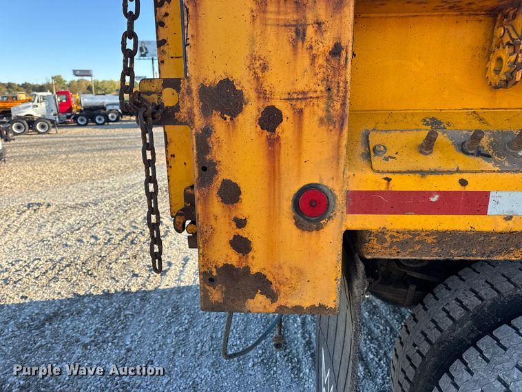 image for item DO2414 2005 International 7400 dump truck